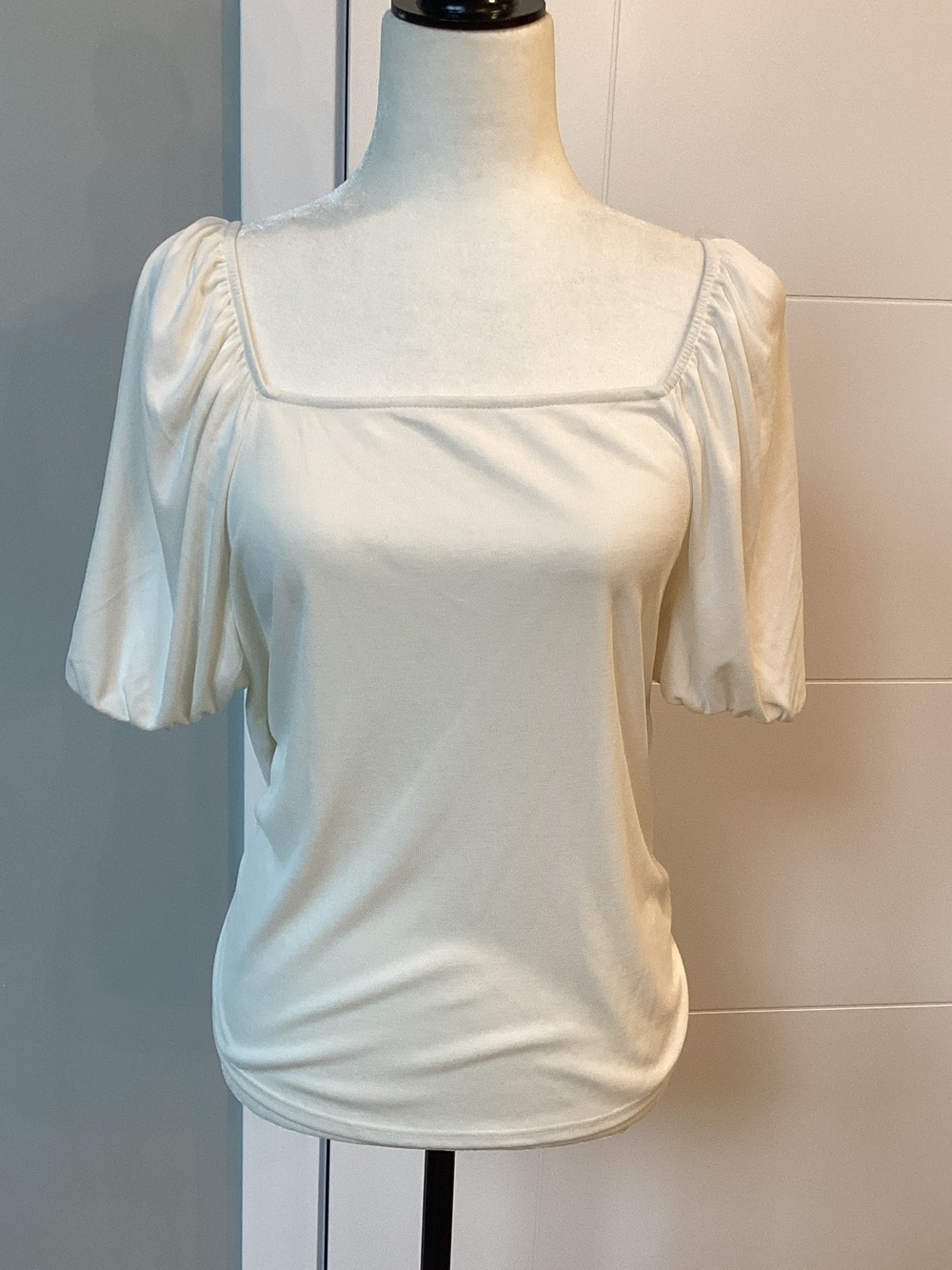 Green Envelope Cream Square-Neck Puff Sleeve Top